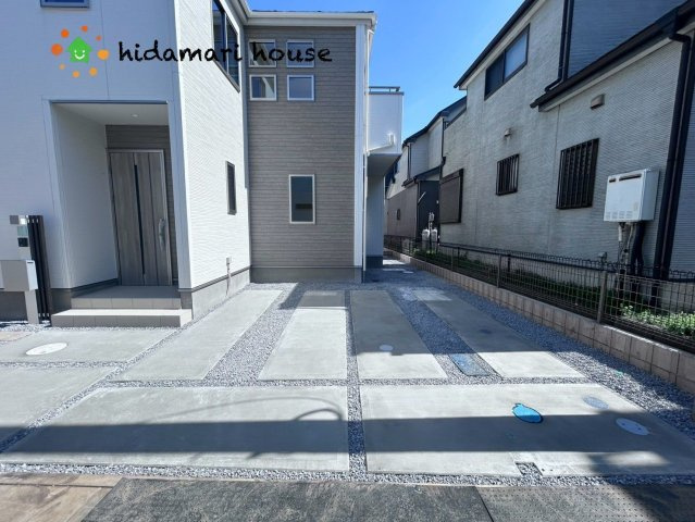 上尾市瓦葺　12期　新築戸建　グラファーレ　12の駐車場