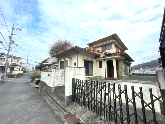 アウトドア好きな家族へ。庭が広いおうちの周辺|大切な時間を共に過ごすのは、「家族」も「お住まい」も同じです。時代が経っても変わらない居住性、いつまでも色褪せず住む毎に親しみ深くなるデザイン。