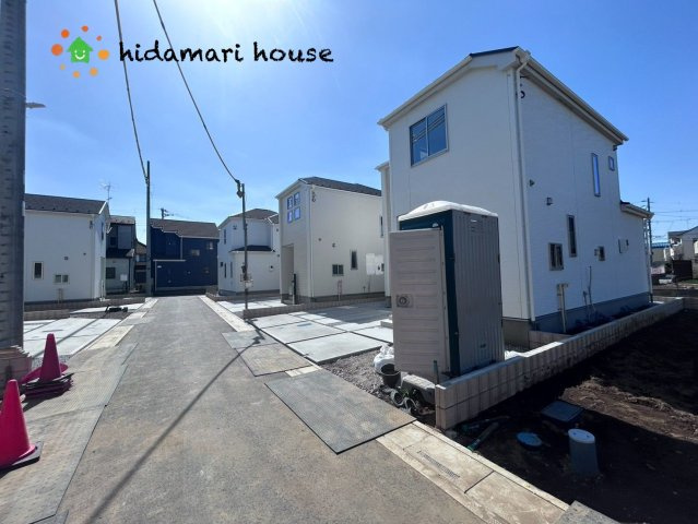 上尾市瓦葺　12期　新築戸建　グラファーレ　18の前面道路含む現地写真