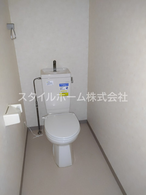 【トイレ】 | サンフレア | 別部屋写真です。