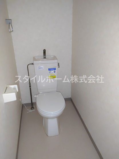 【トイレ】 | サンフレア | 別部屋写真です。