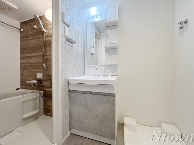 【独立洗面台】 | S-RESIDENCE名駅NorthⅡ | 朝の支度にも助かる、独立の洗髪洗面化粧台