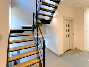 【玄関】 | 便利なホームエレベーター付！