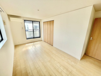 【洋室】 | 青柳町　中古戸建 | 広々とした洋室です