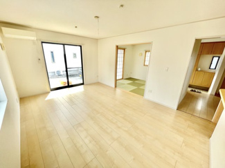 【居間・リビング】 | 青柳町　中古戸建 | ゆったり過ごせるリビングです