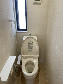 【トイレ】 | 青柳町　中古戸建 | 落ち着いた色調のトイレです