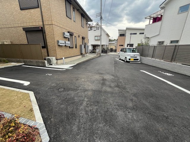 エーデル自由丘の駐車場