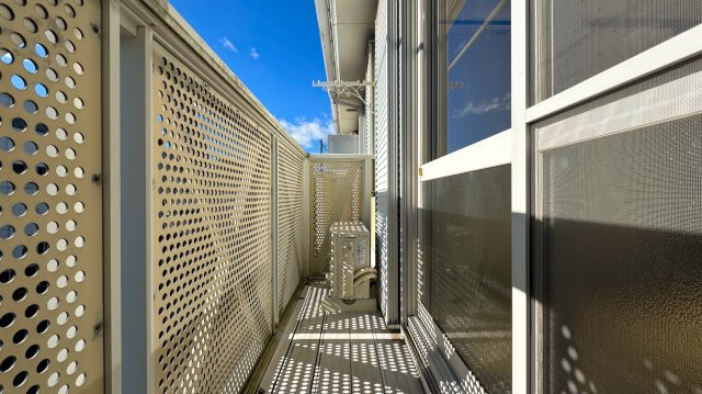 ハイツ朝のバルコニー