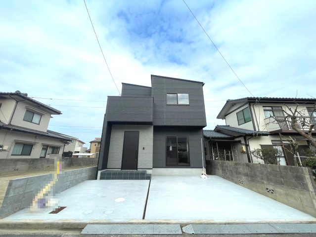 モノトーン外壁×モダン住宅×4LDK北斎院新築