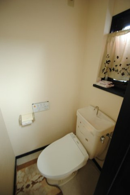 【トイレ】 | 鉄骨造の3階建て分離型2世帯住宅