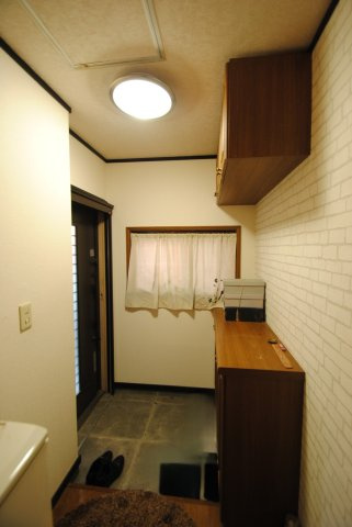 【玄関】 | 鉄骨造の3階建て分離型2世帯住宅