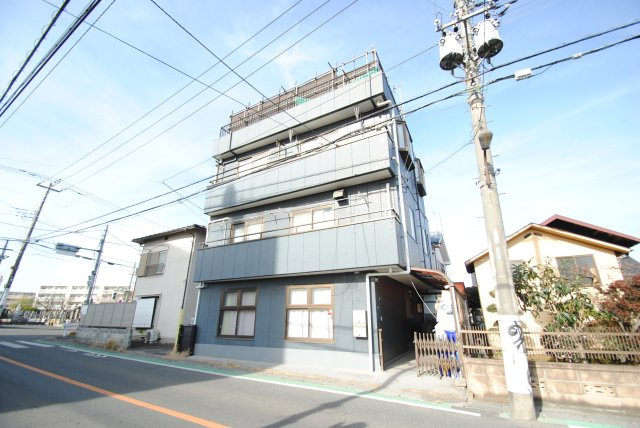 【前面道路含む現地写真】 | 鉄骨造の3階建て分離型2世帯住宅