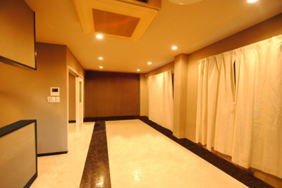 【居間・リビング】 | 鉄骨造の3階建て分離型2世帯住宅