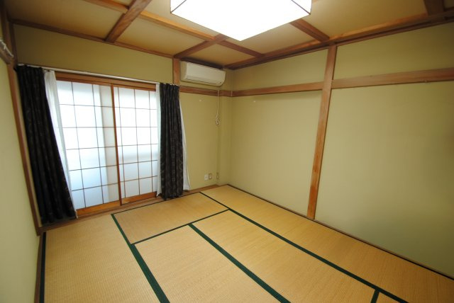 【和室】 | 鉄骨造の3階建て分離型2世帯住宅 | ※画像は家具消去のCG加工が行われております。