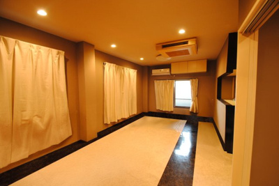 【居間・リビング】 | 鉄骨造の3階建て分離型2世帯住宅