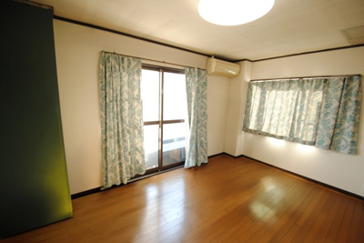 【居間・リビング】 | 鉄骨造の3階建て分離型2世帯住宅