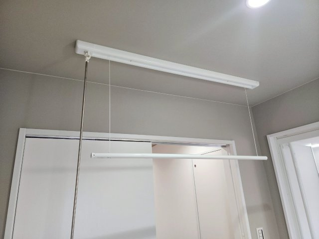 RESET HOUSE－リセットハウス－朽網西5丁目【小倉南区　中古戸建】の洗面所|洗面スペースには室内干し付き♪【小倉南区　中古戸建】