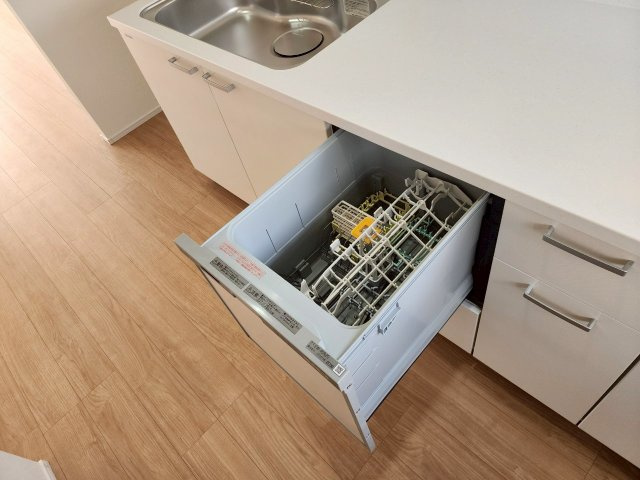 RESET HOUSE－リセットハウス－朽網西5丁目【小倉南区　中古戸建】のキッチン|【キッチンはビルドイン食器洗浄乾燥機付き♪小倉南区　中古戸建】