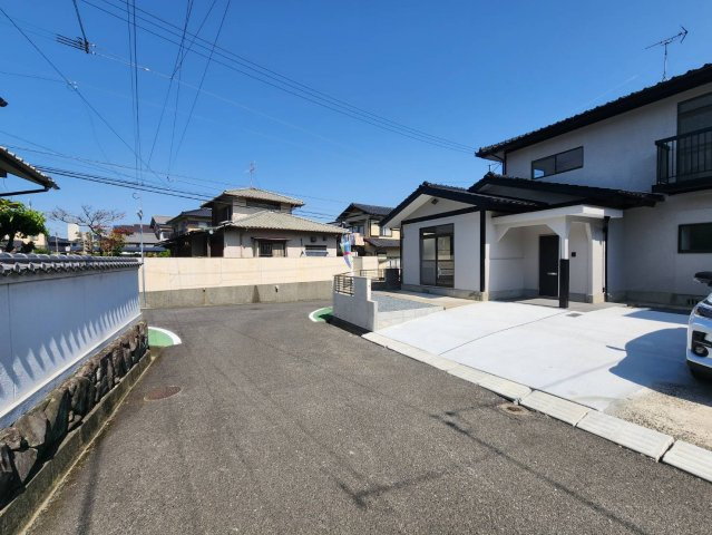 RESET HOUSE－リセットハウス－朽網西5丁目【小倉南区　中古戸建】の前面道路含む現地写真|広々した前面道路♪角地です♪【小倉南区　中古戸建】