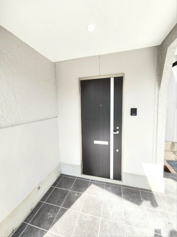 RESET HOUSE－リセットハウス－朽網西5丁目【小倉南区　中古戸建】の玄関|タイル張りのオシャレな玄関ポーチ♪【小倉南区　中古戸建】