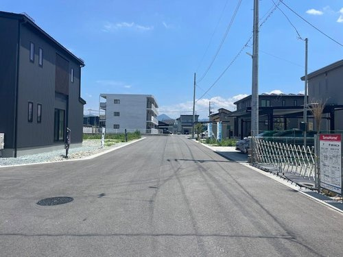 東根市神町西モデルハウスの前面道路含む現地写真|前面道路になります。