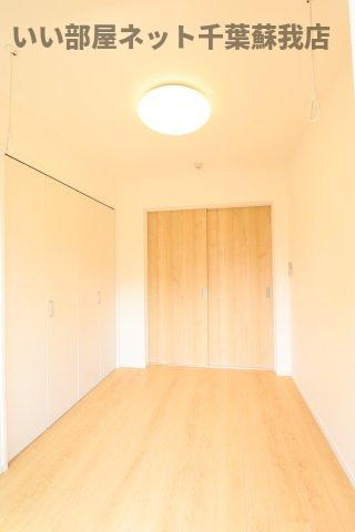 クアトロ本千葉 の寝室|落ち着いた色調の寝室です