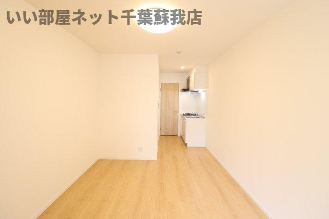 クアトロ本千葉 の居間・リビング|ゆったり過ごせる居間です