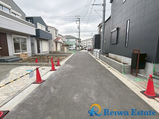 新築戸建　茅ヶ崎市松が丘1丁目の前面道路含む現地写真