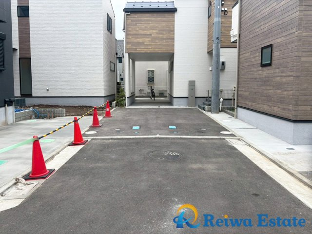 新築戸建　茅ヶ崎市松が丘1丁目の前面道路含む現地写真