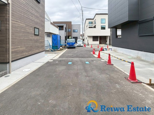 新築戸建　茅ヶ崎市松が丘1丁目の前面道路含む現地写真