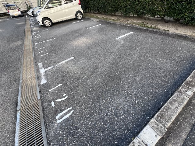 明石土山駅前スカイハイツB棟の駐車場