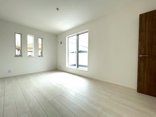 ファーストタウン　一宮市多加木３丁目第１　全３区画分譲の寝室|窓ガラスは２枚のガラスの間に空気層を設けたペアガラス。高い断熱性と共にガラス面の結露対策にも効果的。