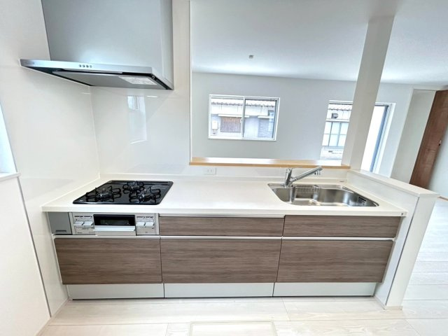 ファーストタウン　一宮市多加木３丁目第１　全３区画分譲のキッチン|浄水器組込み水栓でシンクまわりがスッキリひろびろお使いいただけます。