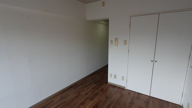 プラスパー東雲の洋室|ゆったりした洋室です