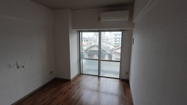 プラスパー東雲の洋室|明るい洋室です