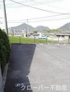 ドリーム　ヴィレッジＢの駐車場