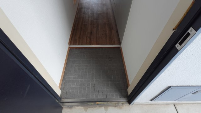 プラスパー東雲の玄関|落ち着いた玄関です
