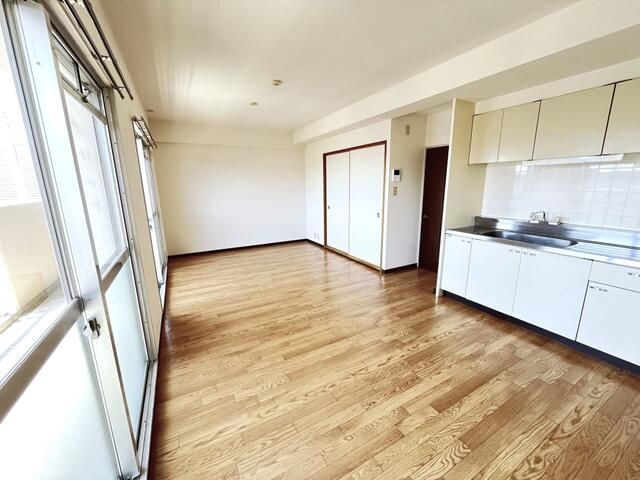 メゾン東本町の居間・リビング