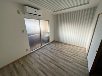 【居間・リビング】 | 明美マンション | こちらのリビングで趣味の時間をお楽しみください