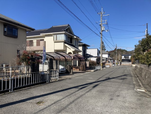 大阪府豊能郡豊能町希望ケ丘6丁目の前面道路含む現地写真