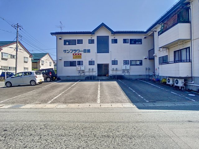 サンフラワー田鶴の駐車場