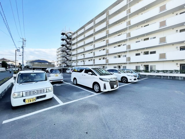 ラブリハイツ徳島の駐車場