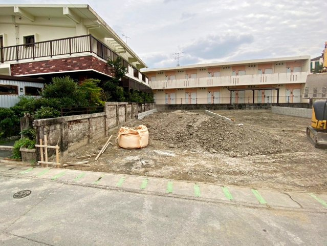 ハートフルタウン西原町小那覇　1号棟の前面道路含む現地写真|2024/12/16 現地写真