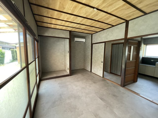 野中町貸家Bの洋室