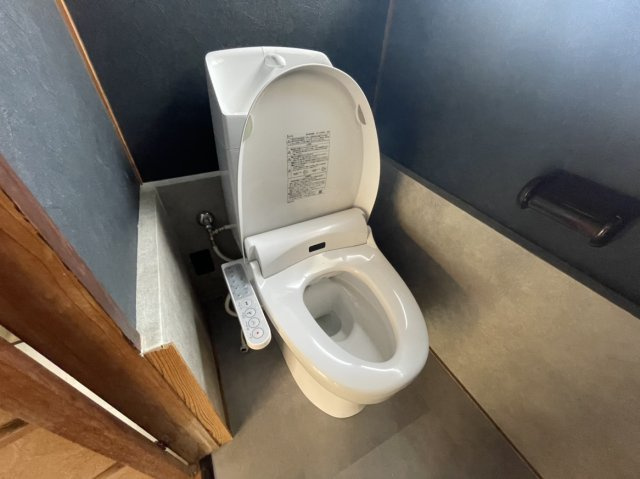 野中町貸家Bのトイレ