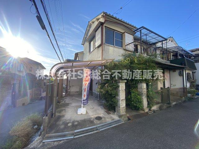 日下町２丁目中古戸建の外観|南東角地
駐車場付き物件です！