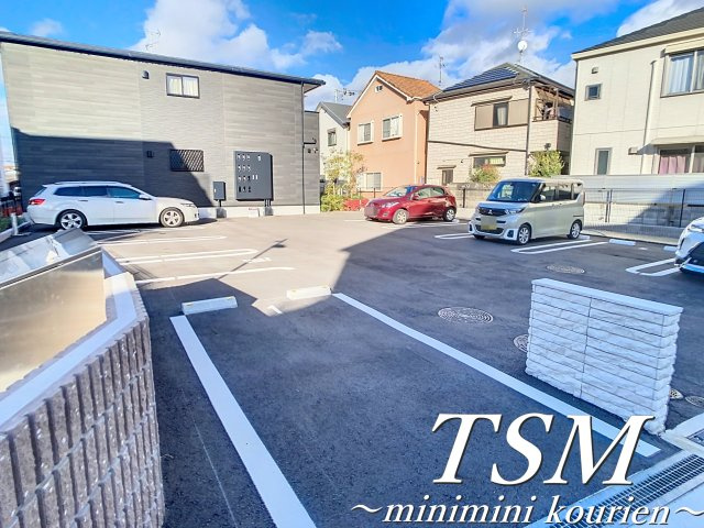 メゾン　リュミエールの駐車場