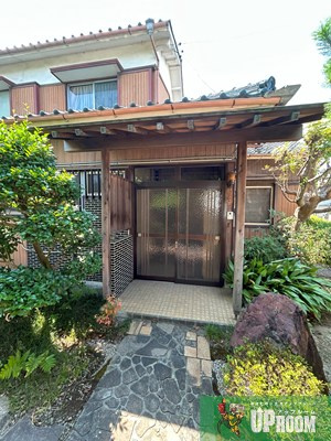 板屋町一戸建てのエントランス