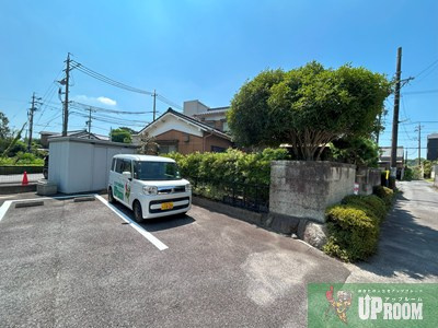 板屋町一戸建ての駐車場