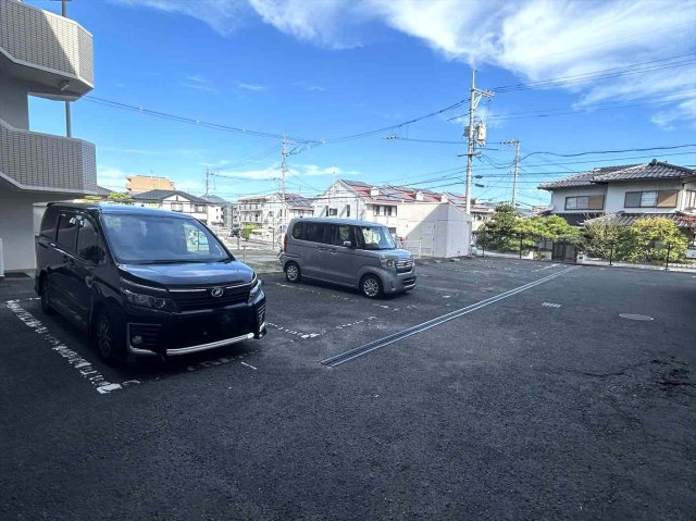 脇坂マンションの駐車場